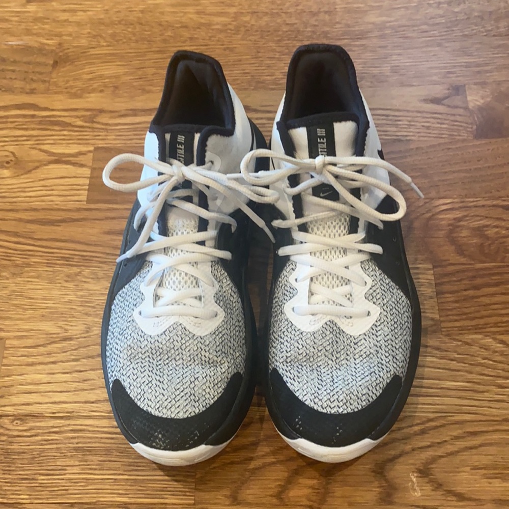 Nike Air Versitile 3 black & white men’s size 7.5